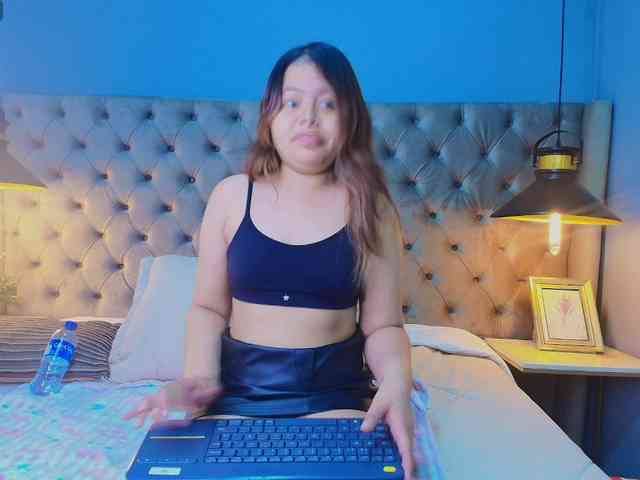 KylieSweett webcam