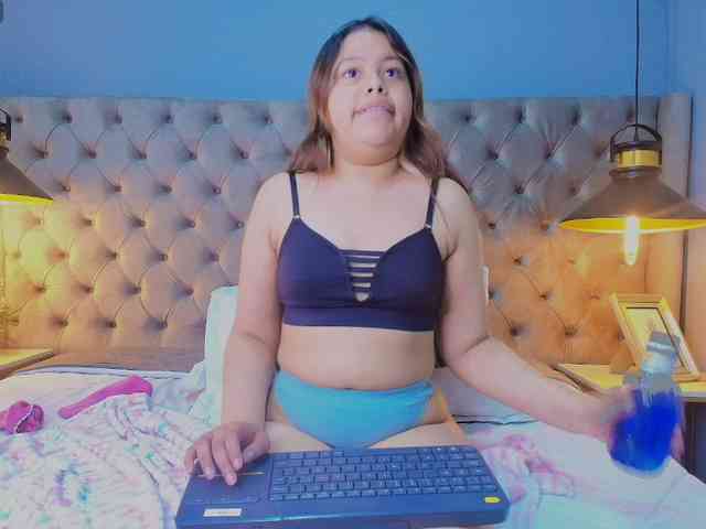 KylieSweett webcam
