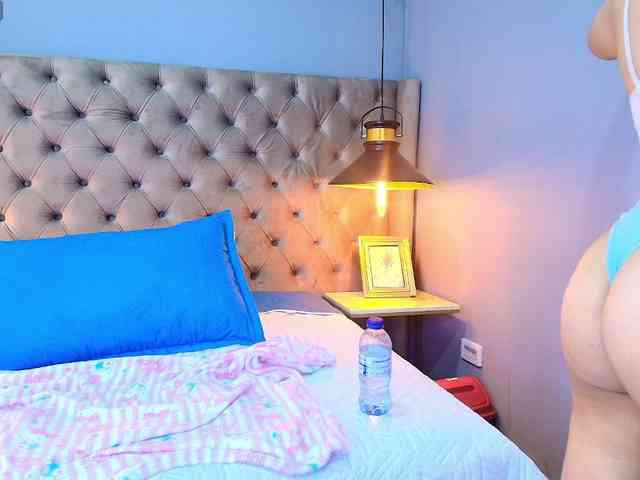 kyliesweett's live room