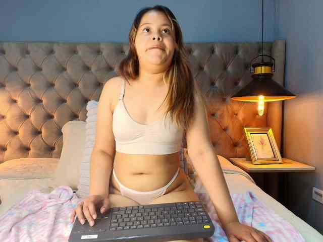 KylieSweett webcam