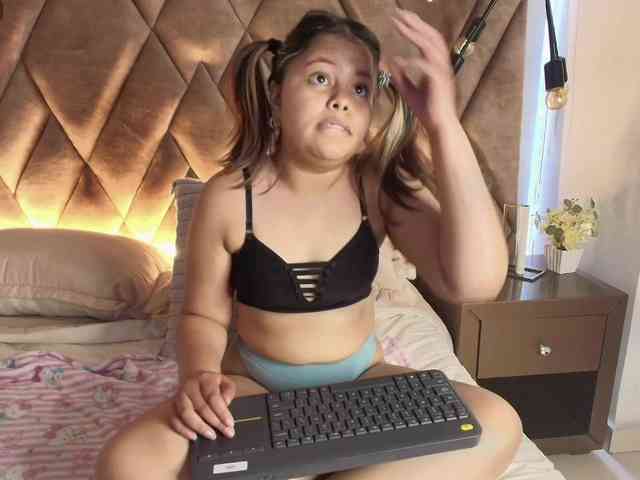 KylieSweett webcam