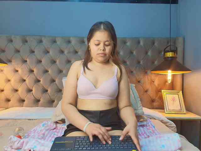 KylieSweett webcam