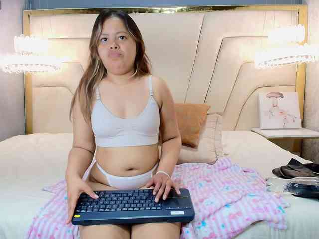 KylieSweett webcam
