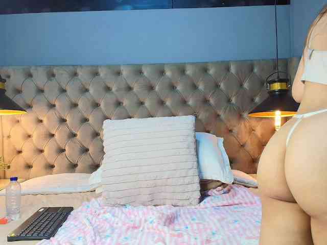 KylieSweett webcam