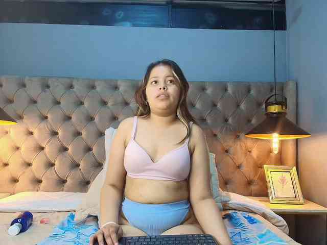 KylieSweett webcam