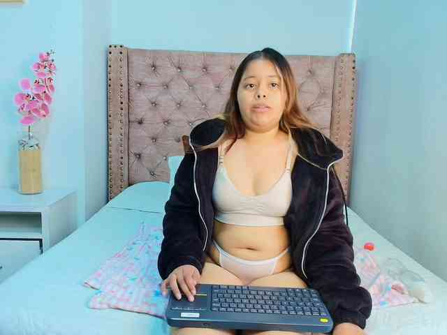 KylieSweett webcam