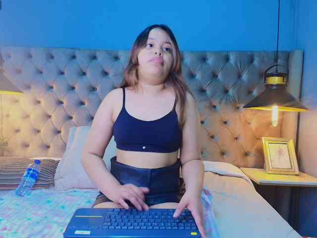 KylieSweett webcam