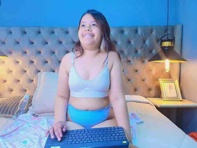 KylieSweett webcam