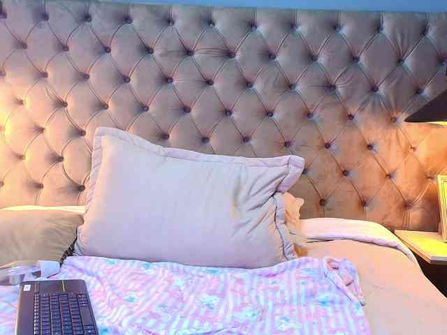KylieSweett webcam