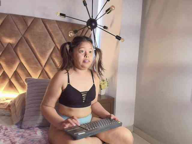 KylieSweett webcam