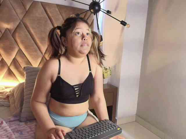 KylieSweett webcam