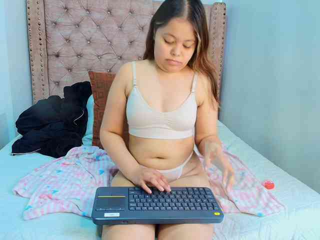 KylieSweett webcam