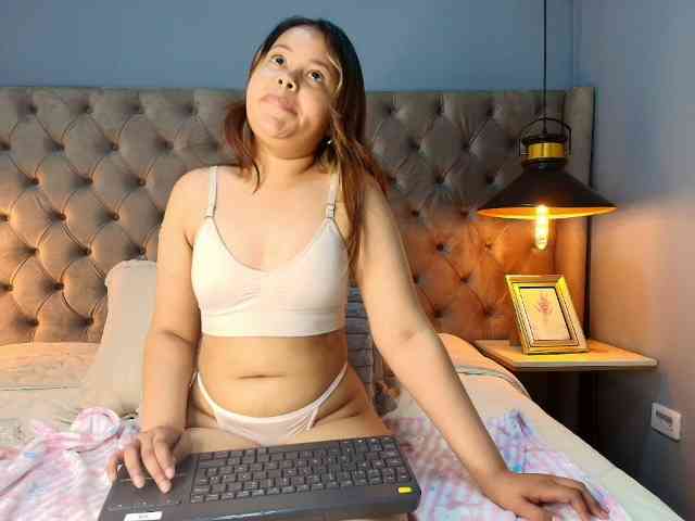KylieSweett webcam