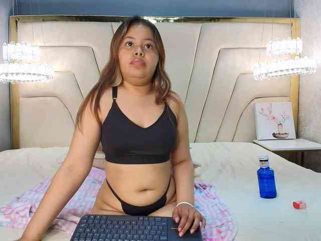KylieSweett webcam