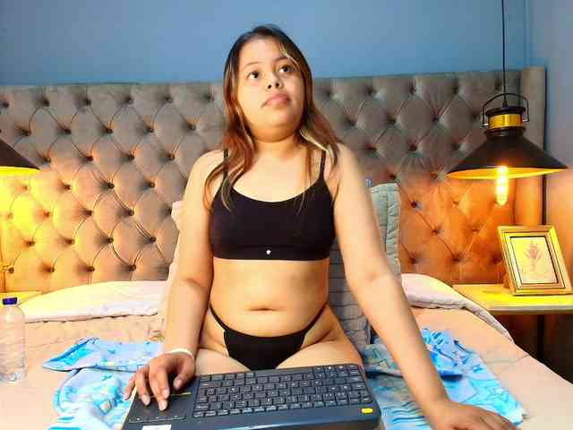 KylieSweett webcam