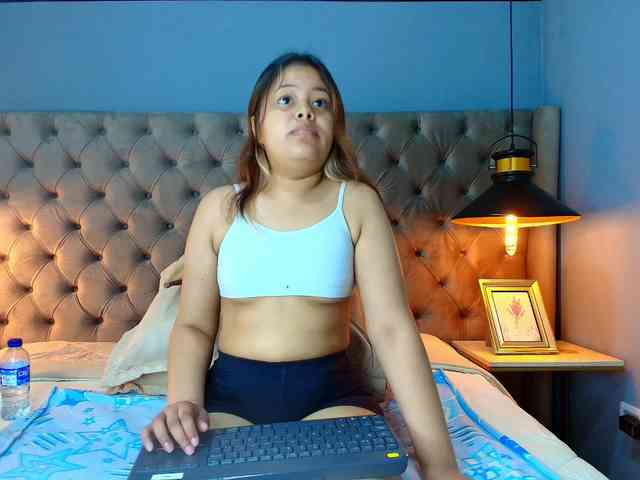 KylieSweett webcam