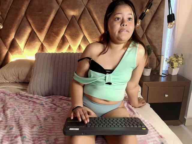 KylieSweett webcam