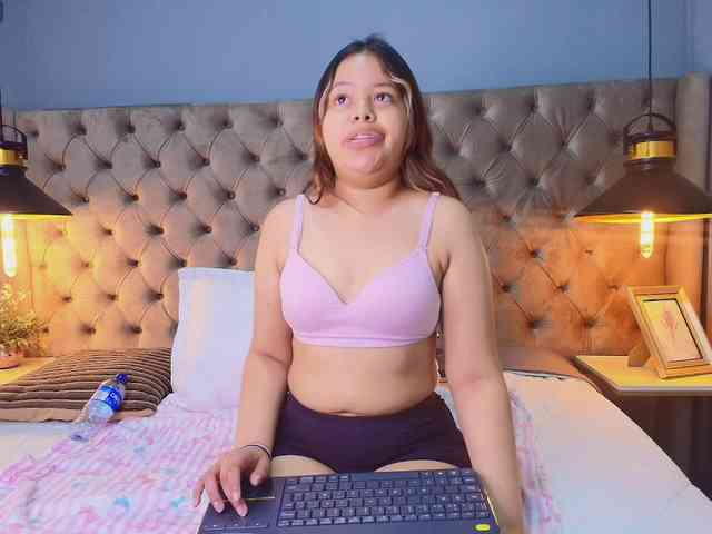 KylieSweett webcam