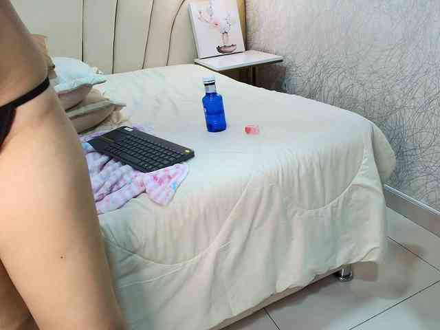 KylieSweett webcam