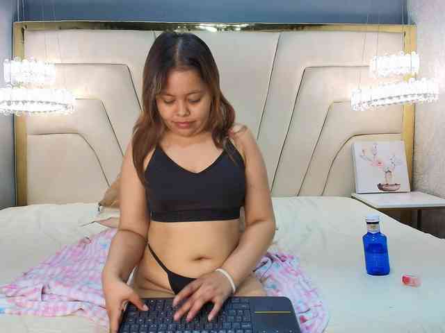 KylieSweett webcam