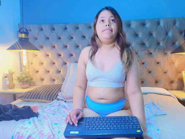 KylieSweett webcam