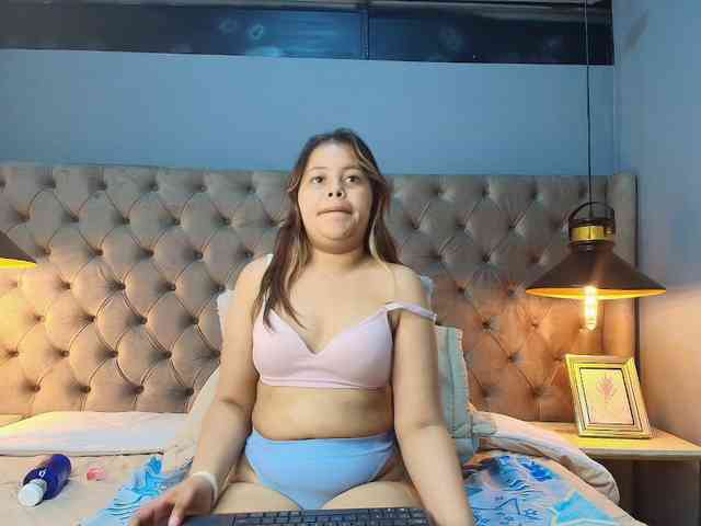 KylieSweett webcam