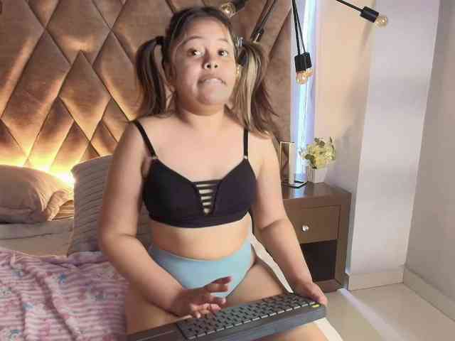 KylieSweett webcam