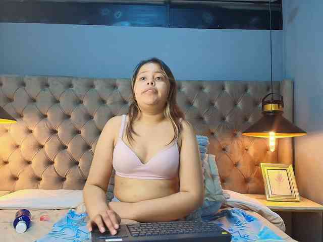 KylieSweett webcam