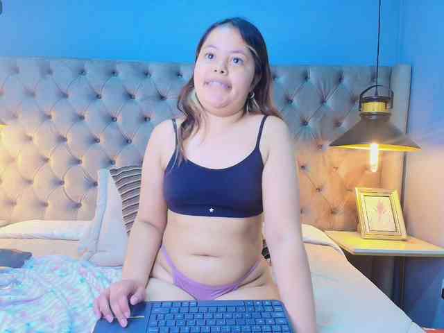 KylieSweett webcam