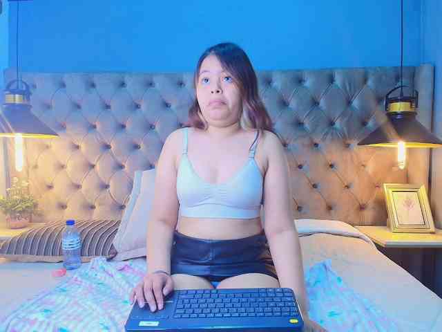 KylieSweett webcam