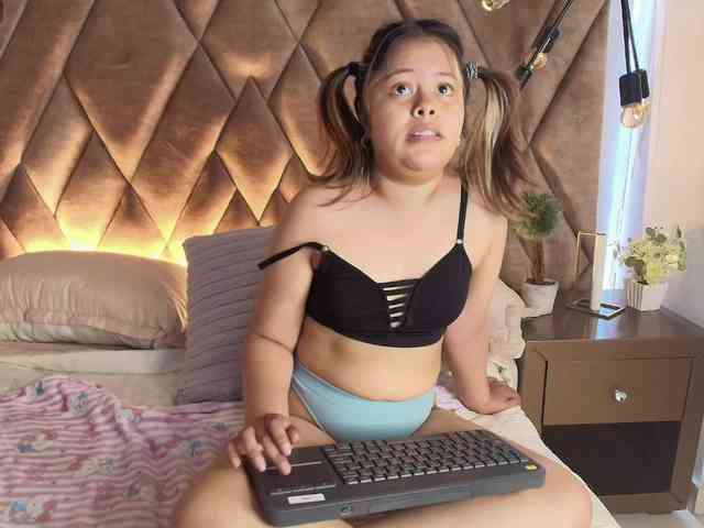 KylieSweett webcam