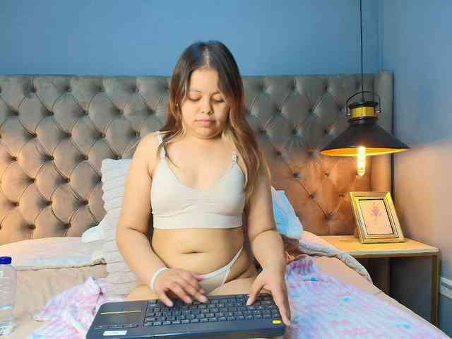 KylieSweett webcam