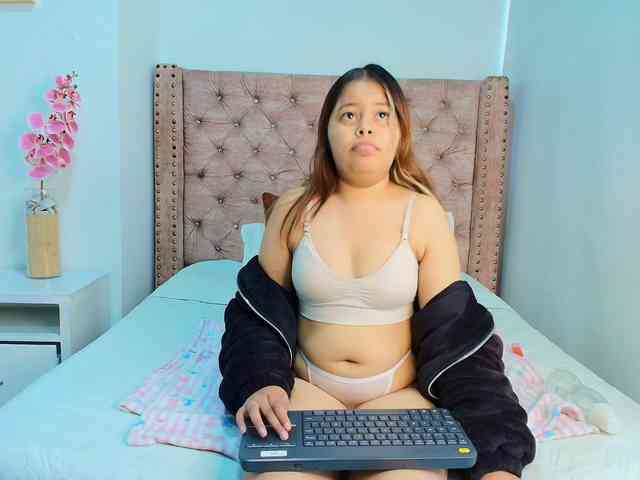 KylieSweett webcam