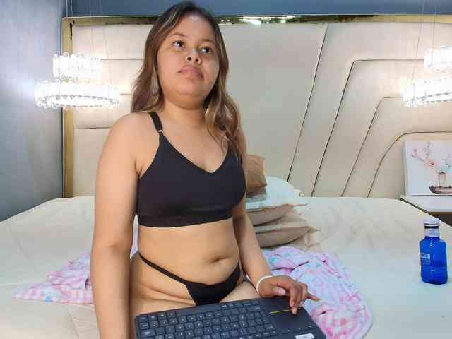 KylieSweett webcam