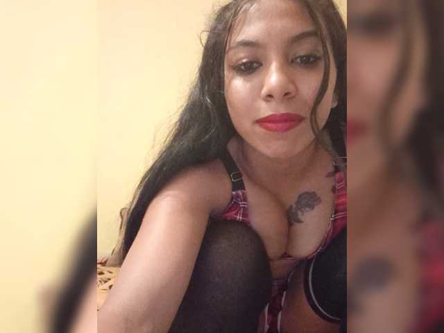 Anamariaby22 live cam on BongaCams