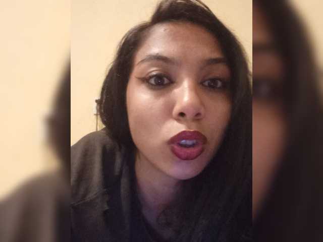 Anamariaby22 live cam on BongaCams