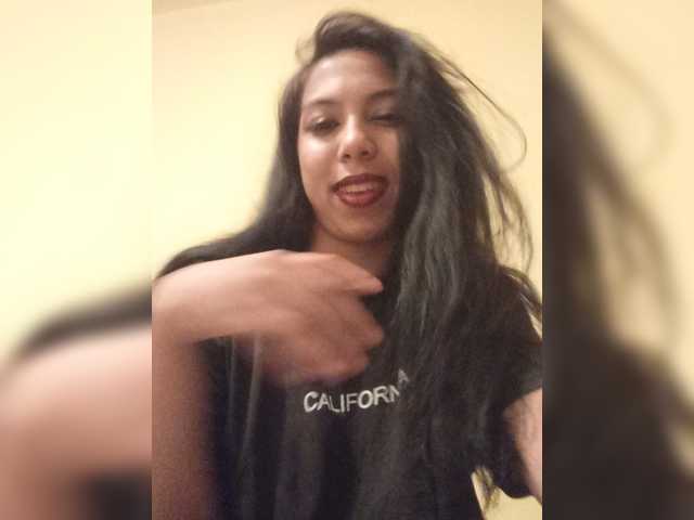 Anamariaby22 live cam on BongaCams