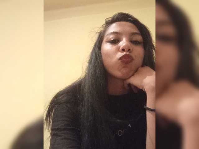 Anamariaby22 live cam on BongaCams