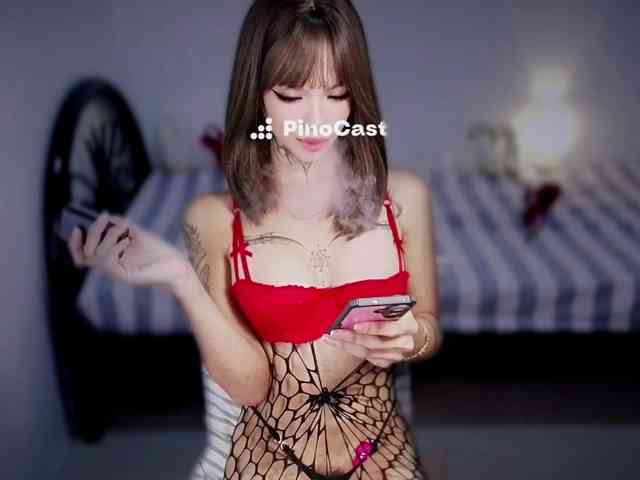 QueenAsh Live Webcam on BongaCams