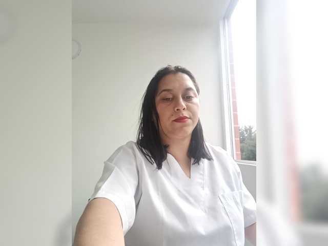 Queen-yess011 live cam on BongaCams