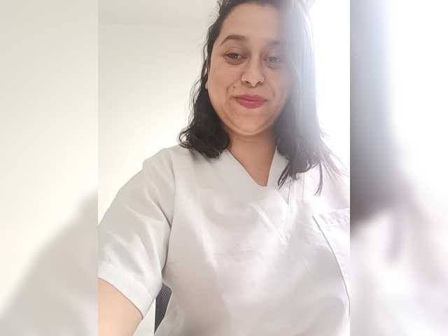Queen-yess011 live cam on BongaCams