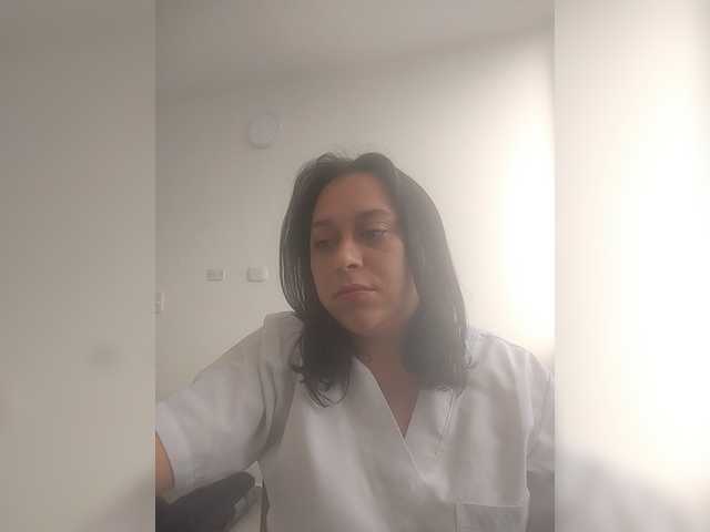 Queen-yess011 live webcam show