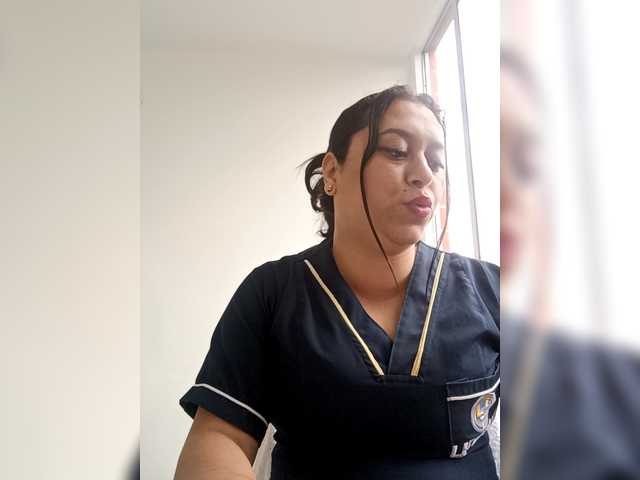 Queen-yess011 live cam on BongaCams