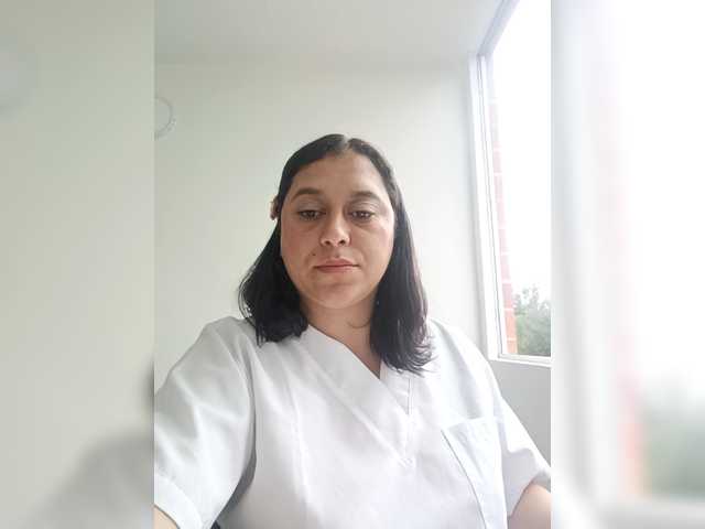 Queen-yess011 live cam on BongaCams