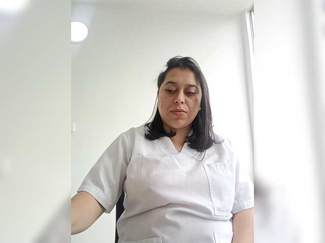 Queen-yess011 live cam on BongaCams