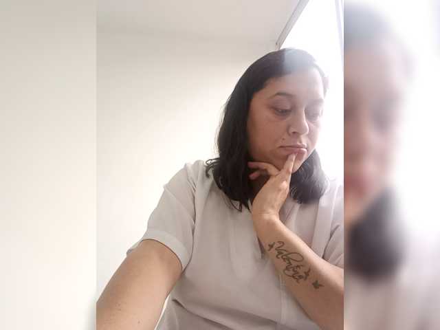 Queen-yess011 live cam on BongaCams