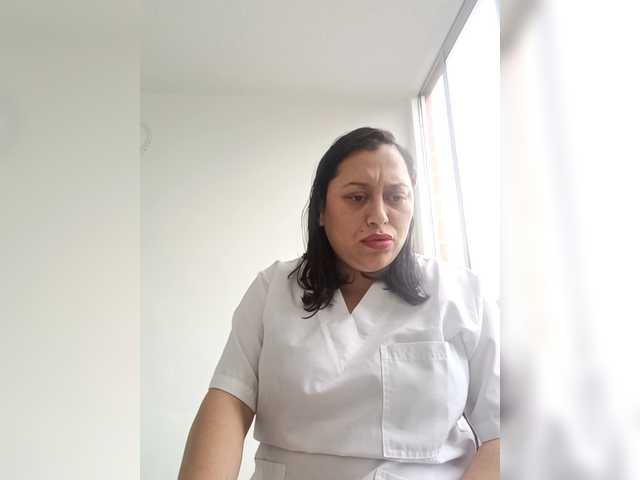 Queen-yess011 live cam on BongaCams