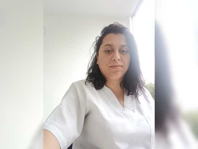 Queen-yess011 live cam on BongaCams