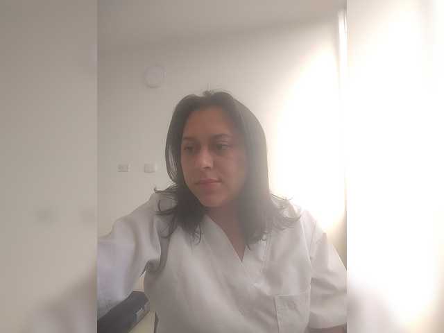 Queen-yess011 live webcam show