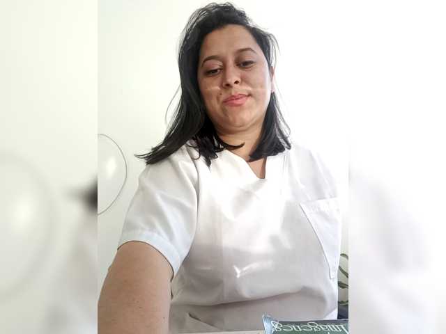 Queen-yess011 live cam on BongaCams